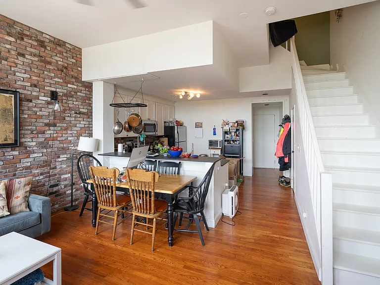 240 Heath St #8 — Photo 5