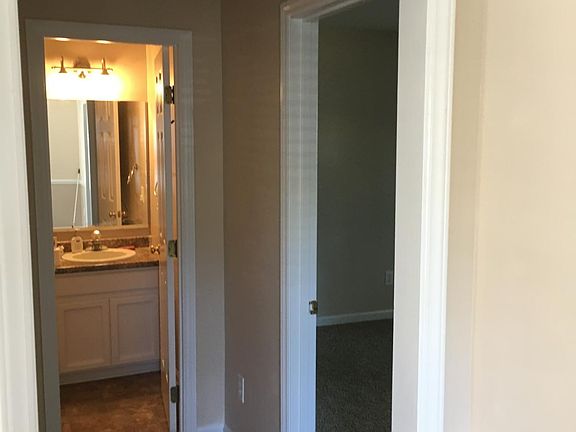 4th image of 143 Rollingwood Dr