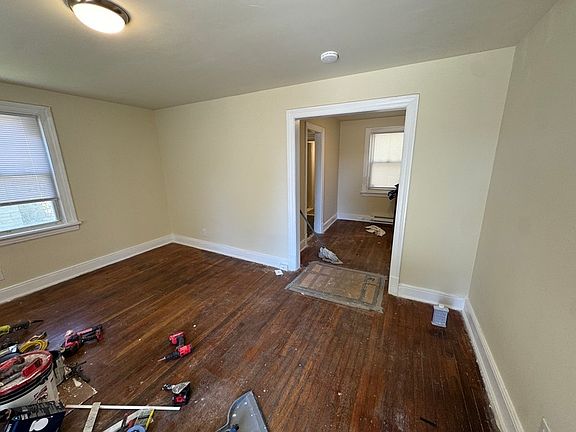 5th image of 806 Savannah Ave