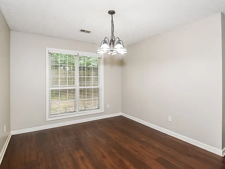 2320 Kissing Tree Ln SE — Photo 7