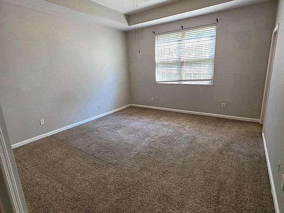 4th image of 620 Green Valley Dr