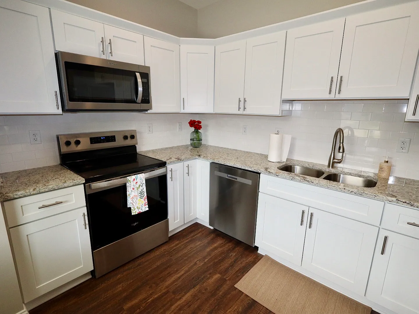 3 bed, 1100 sqft, $1,450 — Photo 3