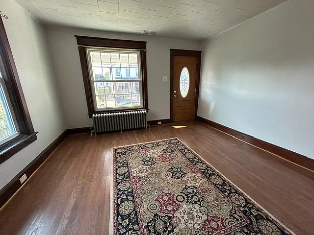 3 bed, 1.5 bath, 1228 sqft, $2,000 — Photo 4