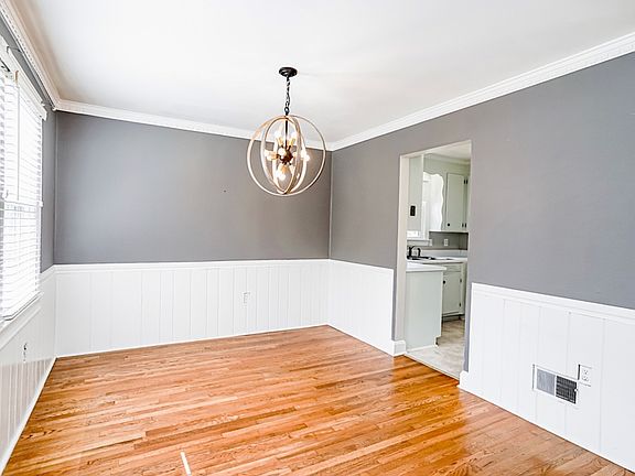 4th image of 10 N Garden Cir