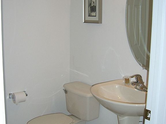 3rd image of 3176 N Greenleaf Cir