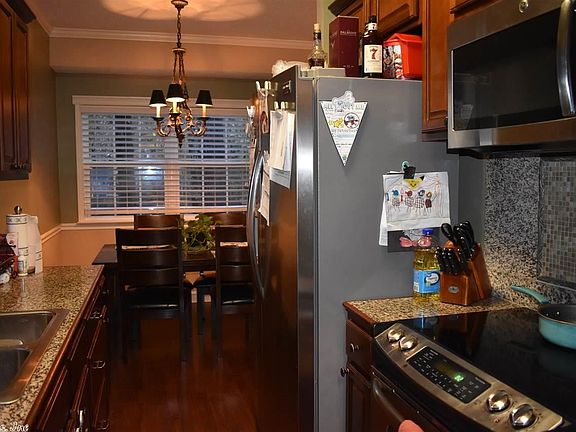 3rd image of 111 Oakridge Cv