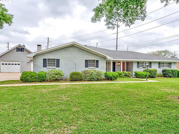 3rd image of 1402 Droddy Dr