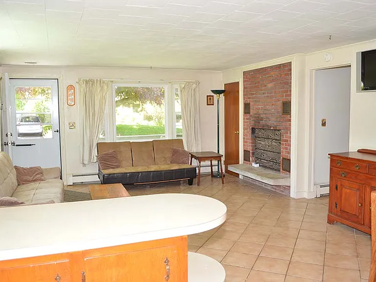 64 Hemlock Ave — Photo 5
