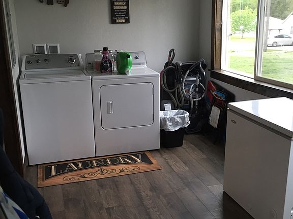 Mud/laundry room