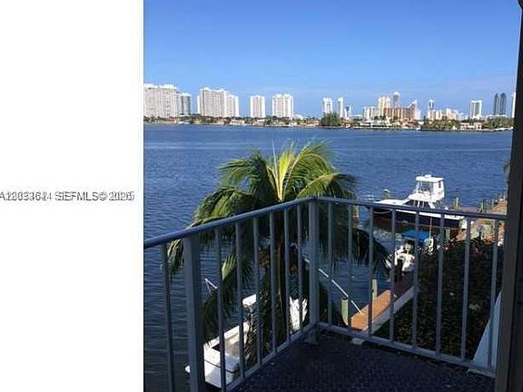 4th image of 16546 NE 26th Ave APT 4C
