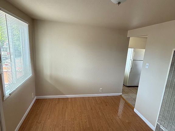 5th image of 104 Perkins Ave