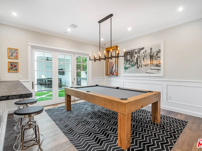 4800 Zelzah Ave — Photo 24