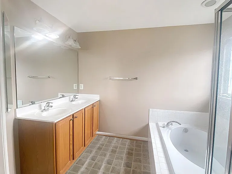 106 Pittman Ct — Photo 9