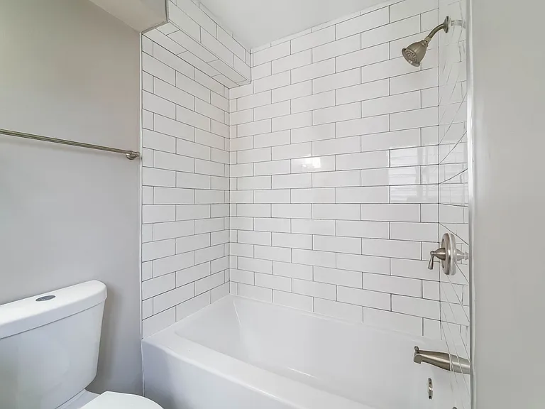 1075 Oak St — Photo 35
