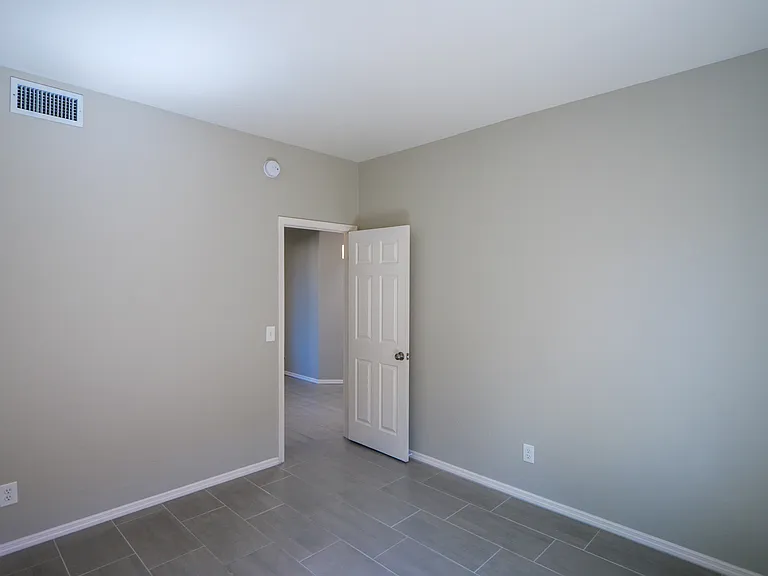 2430 N Quesnel Loop — Photo 13