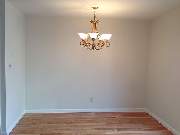 3rd image of 160 Dinsmore St APT G