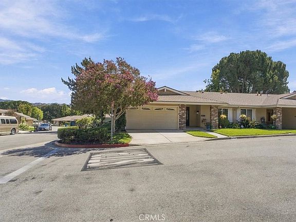 2nd image of 26465 Fairway Cir