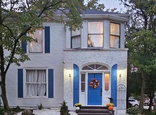 901 Saint Louis St, Edwardsville, IL