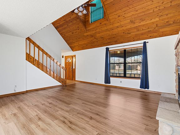 5th image of 801 Maxine Avenue