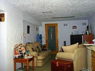 4th image of 23 Goldenwood Cir