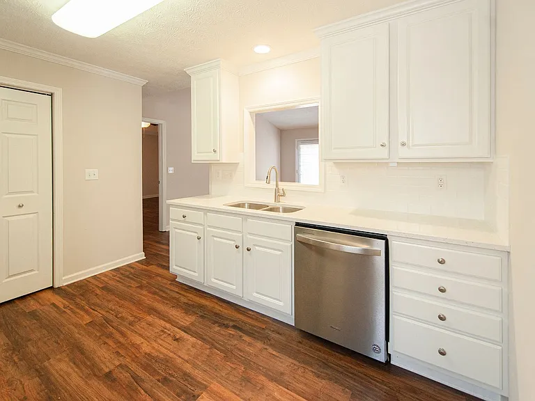 1124 Stafford Dr — Photo 10