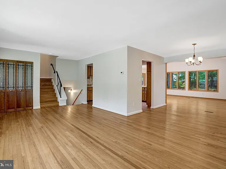 8236 Governors Ct — Photo 8