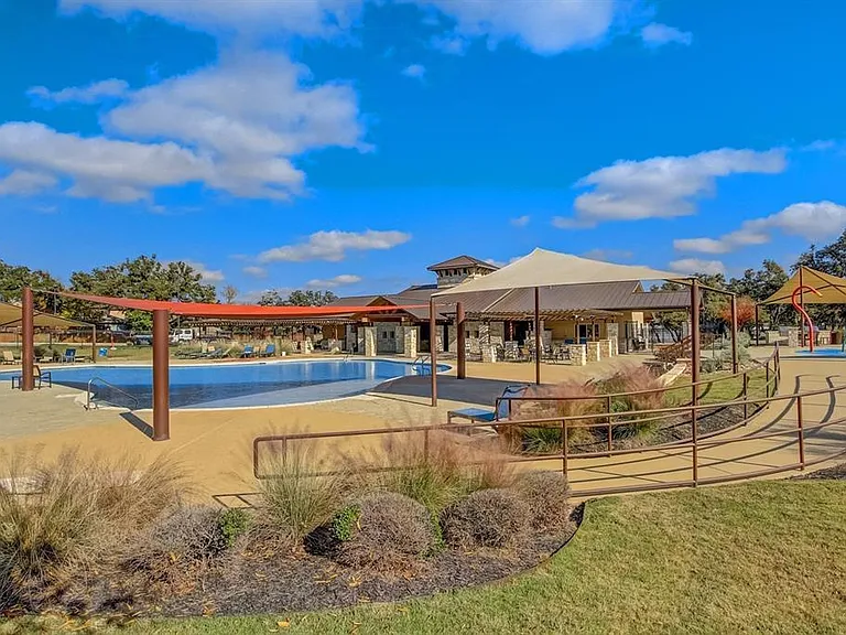 1524 Uhland Dr — Photo 38