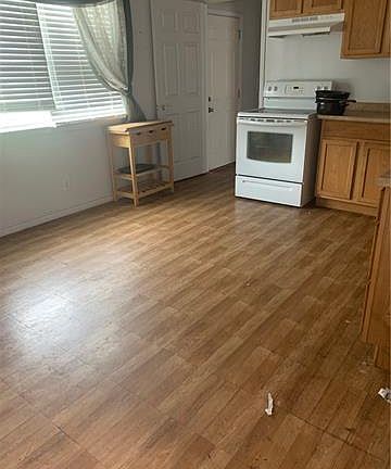 5th image of 5109 Congress Ave