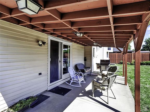 4th image of 144 Denise Dr