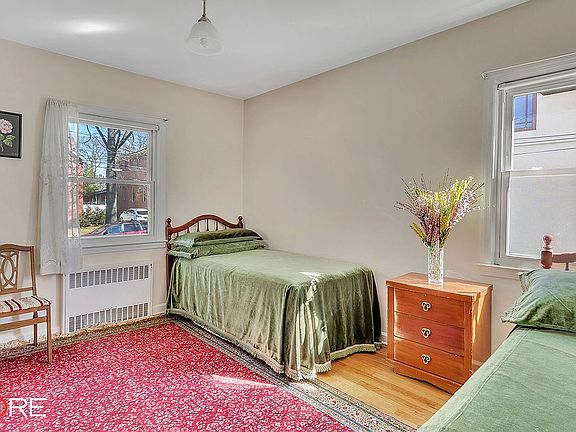 5th image of 61-18 214th St
