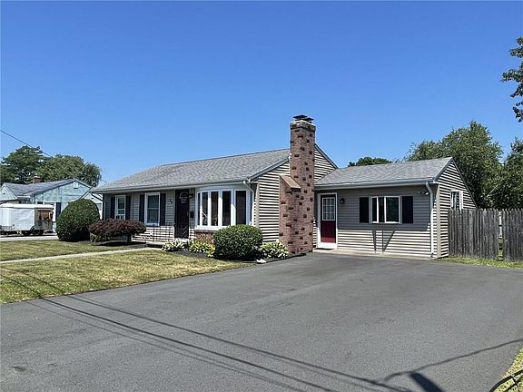 2nd image of 20 Elmwood Dr E