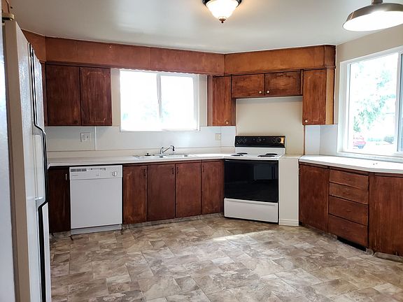 4th image of 352 E Hampton Ave #1