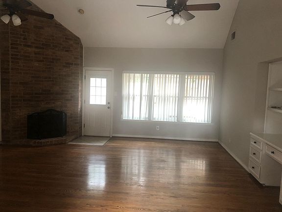 3rd image of 3202 Grove Terrace Dr
