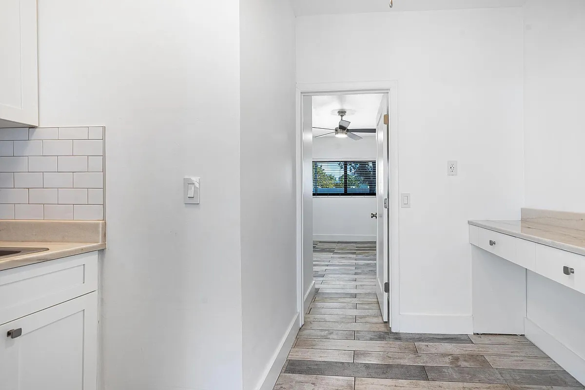 Building Photo - 180 SW 63rd Ave #1