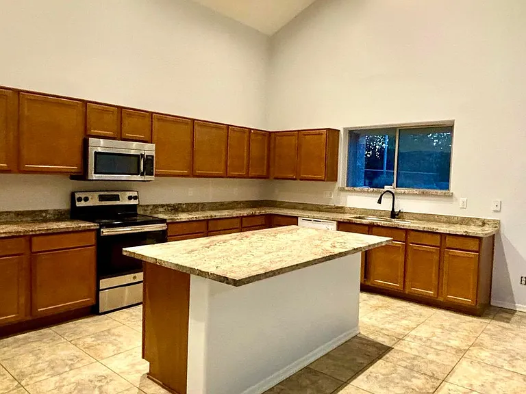 Oversize kitchen & island