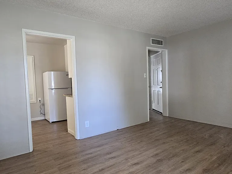 624 Carson St — Photo 9