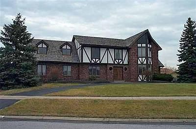 2nd image of 2639 Queens Ln