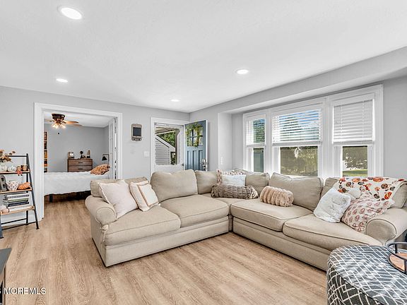 5th image of 230 Oakhurst Road