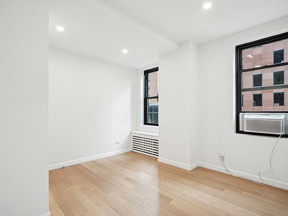 4th image of 160 E 48th St #12QQ