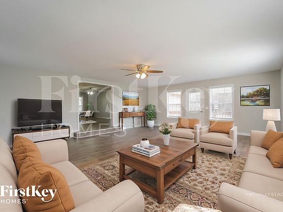 5th image of 308 Eisenhower Dr