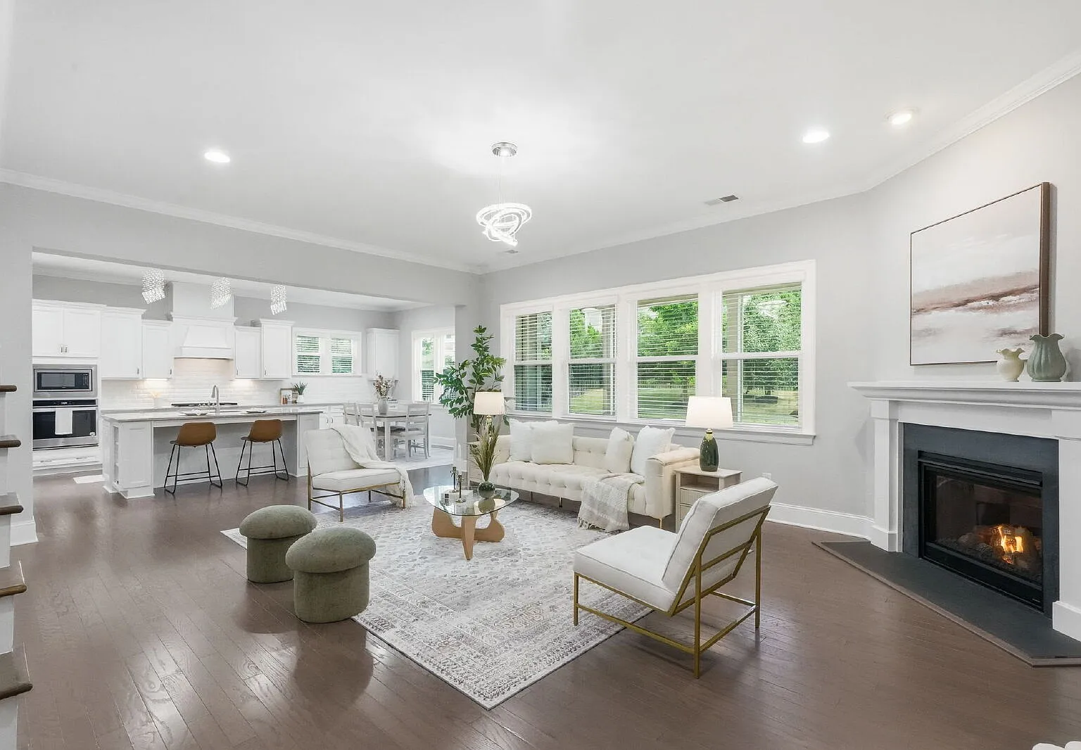 5 bed, 4.0 bath, 8759 sqft, $5,350 — Photo 3