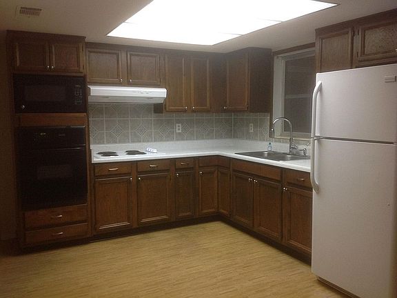 Nice, spacious kitchen