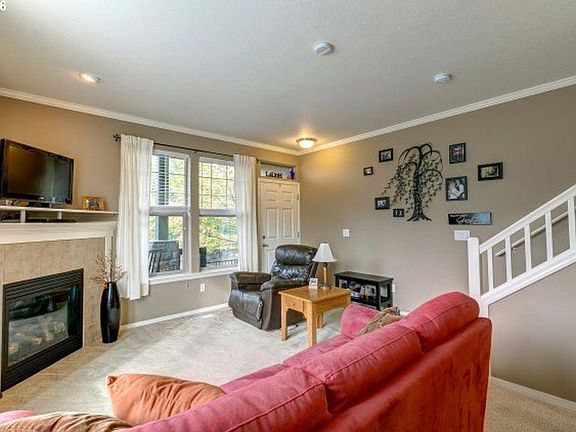 3rd image of 1407 NE Lockheart Ln