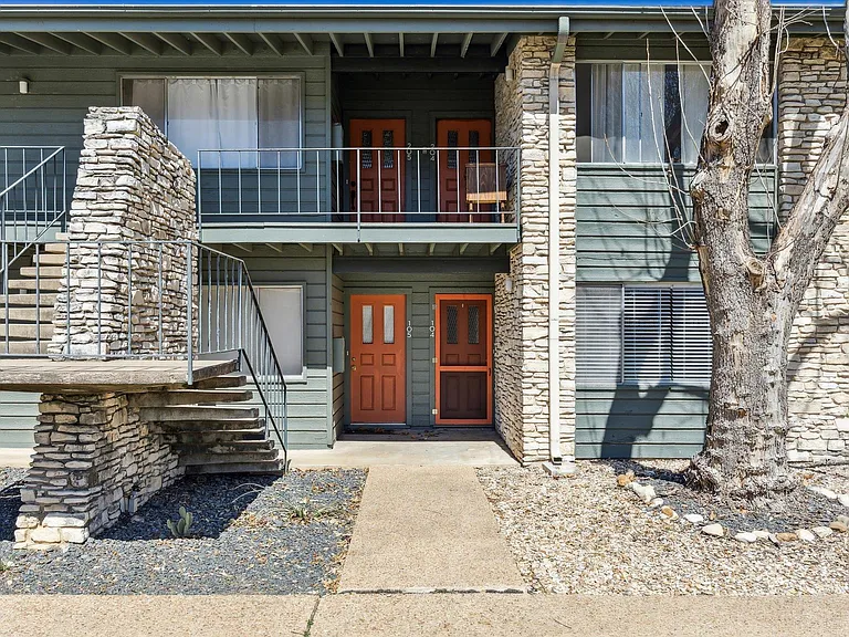 1304 Mariposa Dr #104 — Photo 2