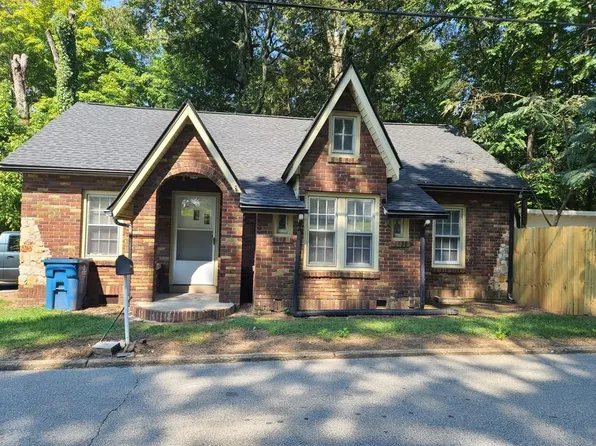 121 Washington Ave, Camden, TN 38320