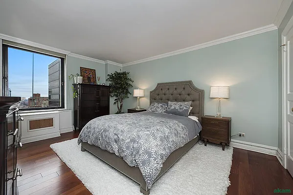 Sold by Akam Sales and Brokerage | media 5