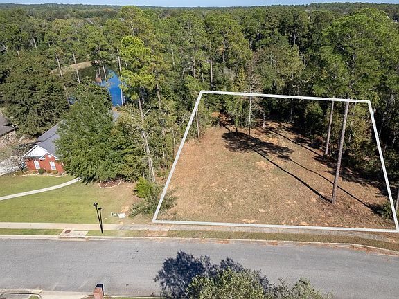 3rd image of 512 Oakwood Dr