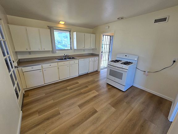 4th image of 8930 Pinecrest Ave