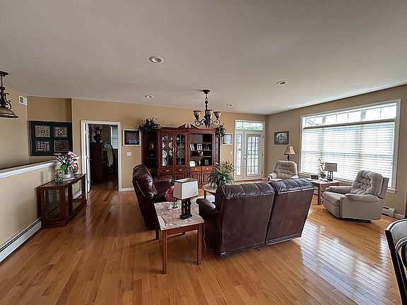 5th image of 16 Chestnut Ln