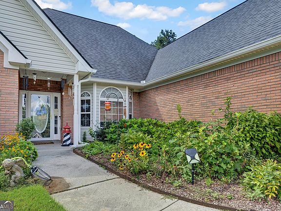 2nd image of 2554 Cedar Way
